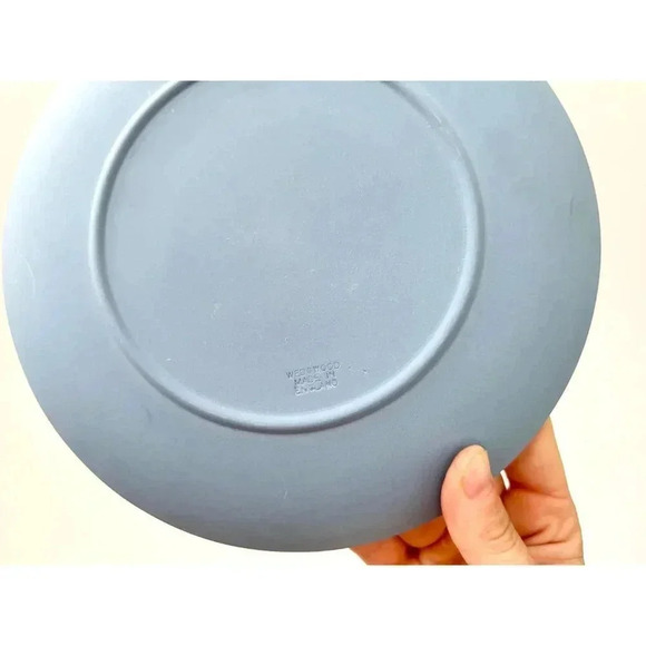 Tower Bridge Jasperware Wedgewood 1975 8" Christmas Plate w/ Original box - Picture 5 of 8